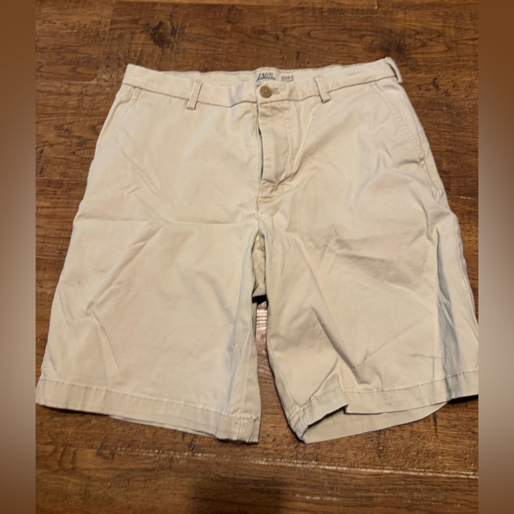 Men’s Izod chino shorts 32